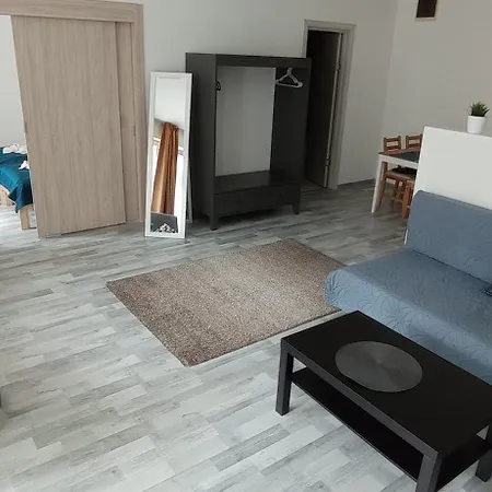 Akacfa Apartment *