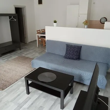 Apartment Akacfa *